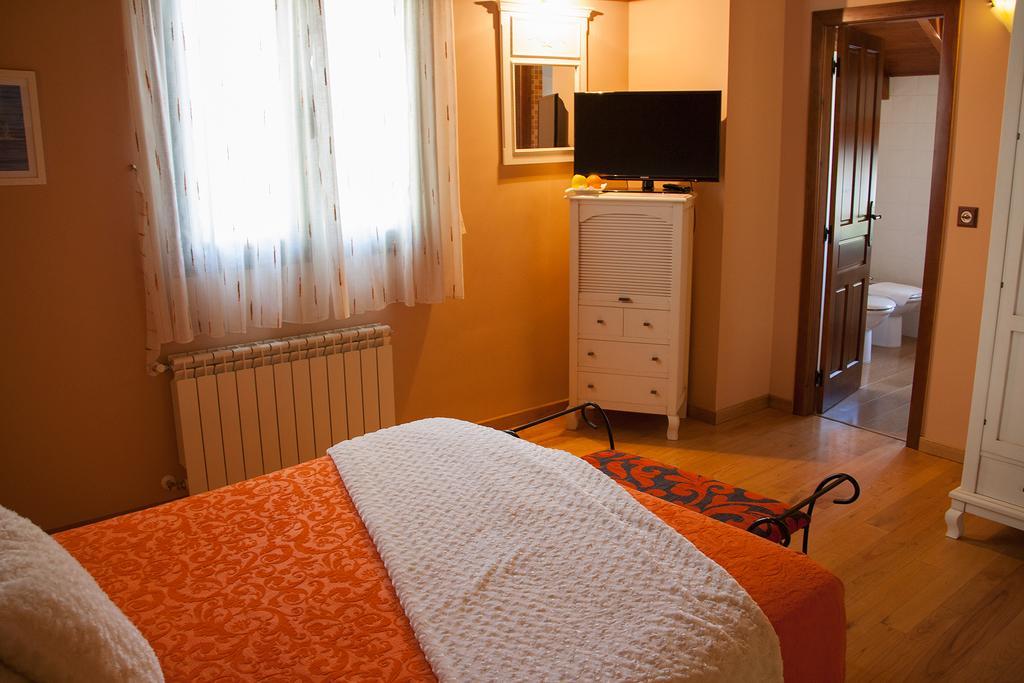 Hostal El Recanto Вега де Валкарсе Екстериор снимка